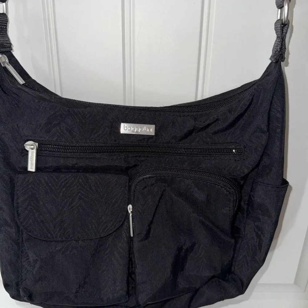 Baggallini black every